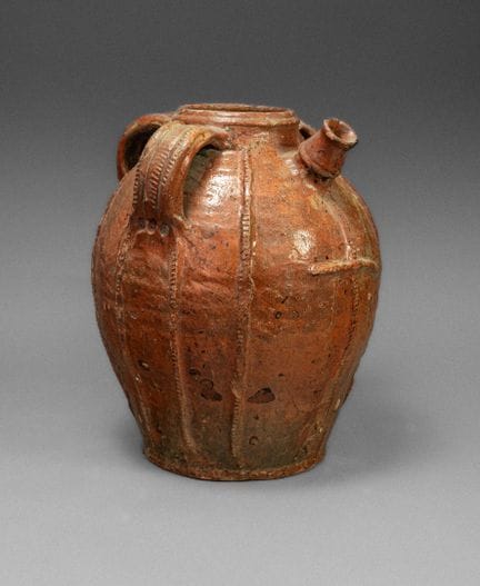 * Jarra 
De terracota esmaltada. De forma ovoide y