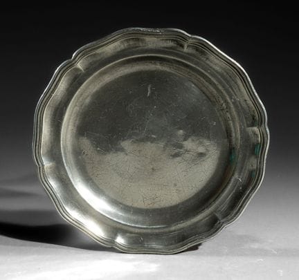 Serie di quattro piatti
In peltro. Di forma circol