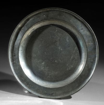 Piatto da selvaggina 
In peltro. Di forma circolar