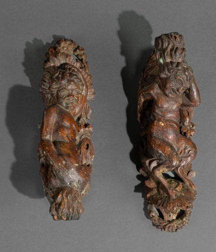Wandleuchten-Paare
Aus geschnitztem und bemaltem H