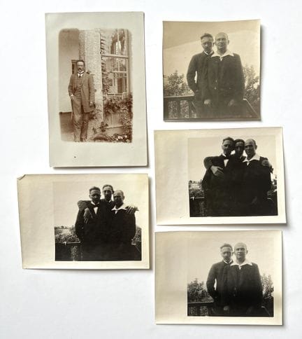 Lote de 5 copias fotográficas en las que aparece J