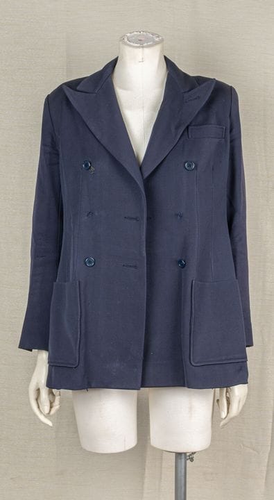 SAINT LAURENT Rive Gauche 
海军蓝加巴丁面料夹克，宽锯齿领，双排扣设计，一