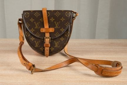 LOUIS VUITTON 
Bolso Chantilly de lona Monogram y 