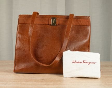 SALVATORE FERRAGAMO 
Bolso tipo cabas de piel imit