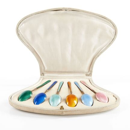 GUILLOCHÉ ENAMEL
NSEMBLE DE SIX CUILLÈRES EN ARGEN