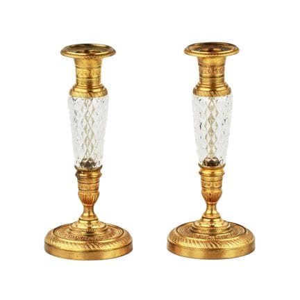 PAIRE DE BOUGEOIRS EN BRONZE DORÉ ET VERRE, DE STY
