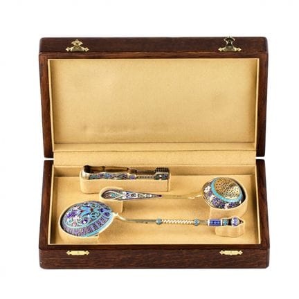 SERVICE À THÉ EN ARGENT À ÉMAIL CLOISONNÉ AVEC L’I