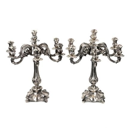 PAIRE DE CANDELABRES EN ARGENT À SEPT LUMIÈRES. VE