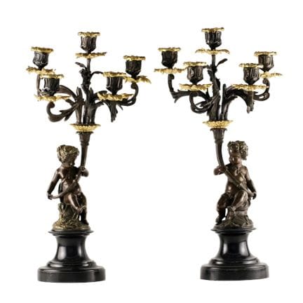 PAIRE DE CANDELABRES MONUMENTAUX EN BRONZE DE STYL