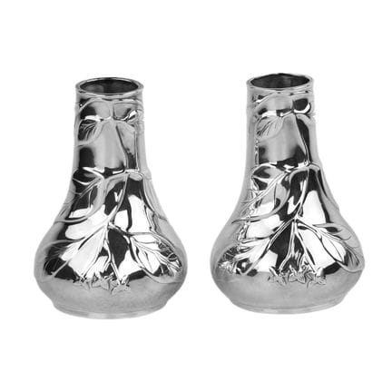 TIFFANY & CO.
PAIRE DE VASES EN ARGENT DE STYLE AR