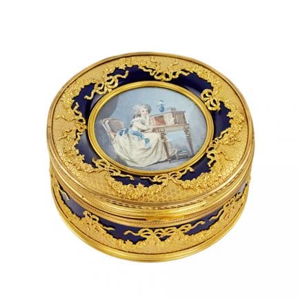 BOÎTE DE DAME EN PORCELAINE AVEC MINIATURE, STYLE 