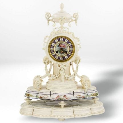PENDULE DE CHEMINÉE EN IVOIRE ÉPOQUE NAPOLÉON III 