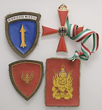 Multiple Lots - DECORATIONS Lot of 4 decorations: 