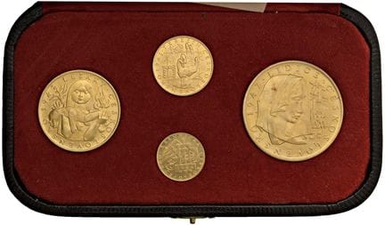 Monedas extranjeras - CHECOSLOVACIA. Estuche con 4