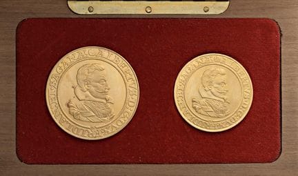 Monedas extranjeras - CHECOSLOVACIA. Estuche con 2