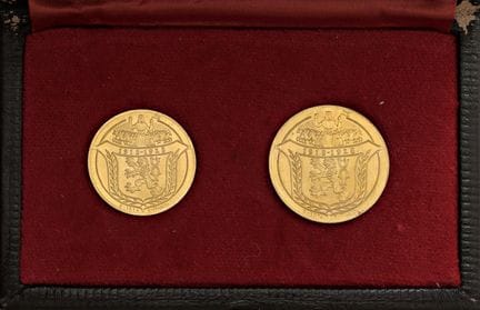 Monedas extranjeras - CHECOSLOVACIA. Estuche con 2