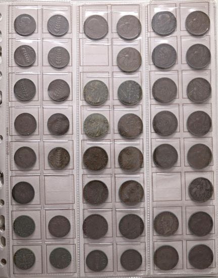 多件套装 - WORLD COINS 包含2本钱币册的套装：其中一本收录大约331枚意大利共和国发行