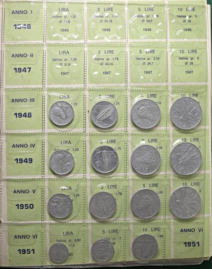 多件套装 - 意大利共和国里拉硬币（1946-2001） 包含2本银币及合金币相册的套装：第一本大约