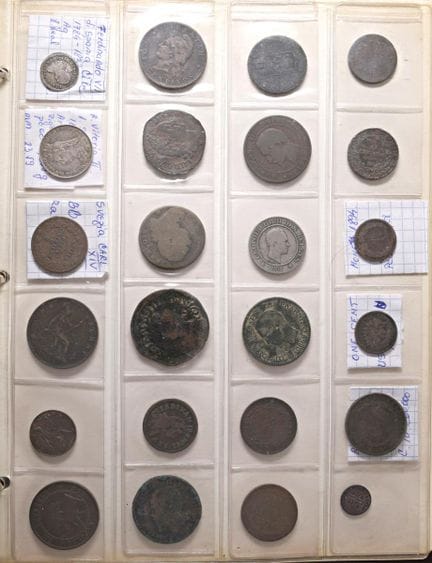 多件套装 - § WORLD COINS 相册内大约有134枚钱币：其中14枚为罗马帝国的古钱币（种