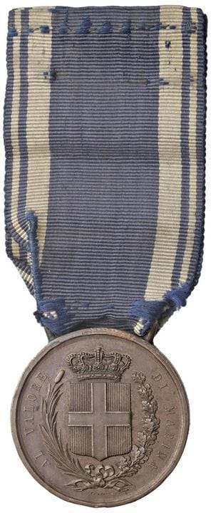勋章——维托里奥·埃马努埃莱三世（1900-1946） 1933年海军勇气勋章，授予佩特尼奥·维尔吉