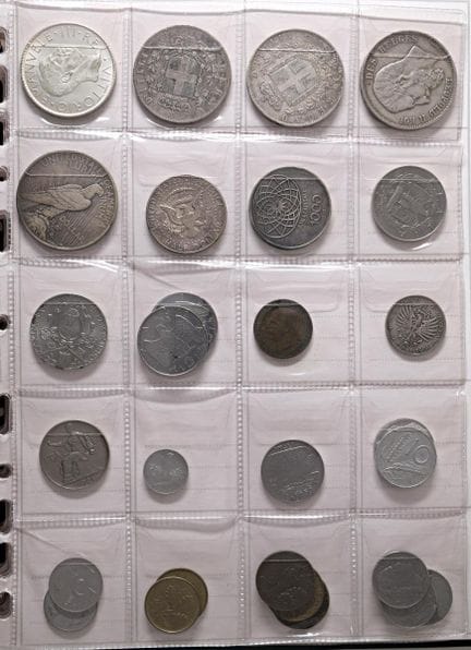 多件套装 - § WORLD COINS 大约206枚硬币的相册：其中9枚为古币混装，可能出自罗马帝