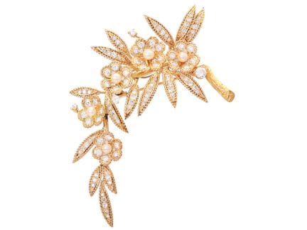 BROCHE, or 18 carats, perles de culture d'environ 