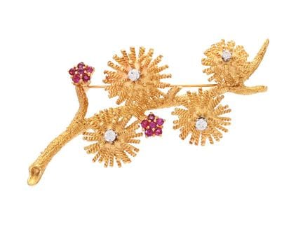 LA TRIOMPHE, broche, or 18 carats, rubis, diamants