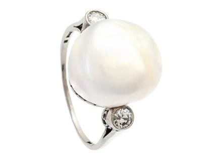RING, 18 Karat Weißgold, orientalische Blisterperl