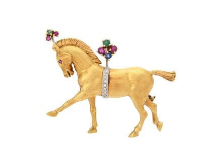 BROCHE, cheval de parade, or 18 carats/or blanc, é