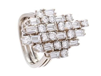 RING, 18 Karat Weißgold, 28 Diamanten im Brillante
