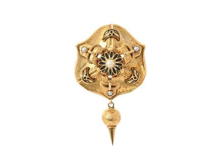 BROCHE, oro 18K, medias perlas orientales, decorac