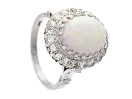 CLUSTER-RING, 18 Karat Weißgold, Opal, 20 Diamante