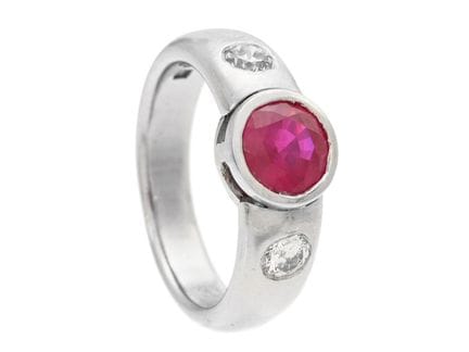 DREI-STEIN-RING, Platin, Rubin 1,39 ct laut Gravur