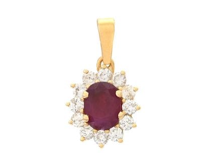 PENDENTIF CLUSTER, or 18 carats, rubis taille oval