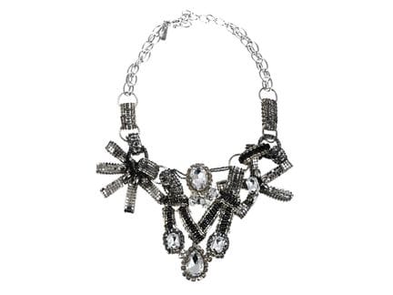 COLLAR, OSCAR DE LA RENTA, metal plateado, perlas 