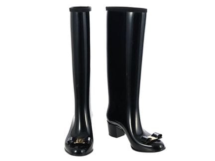 萨尔瓦托雷·菲拉格慕（SALVATORE FERRAGAMO）雨靴，黑色橡胶材质，金色搭扣，尺码 8