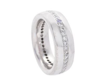 BAGUE, or blanc 18 carats, 42 diamants taille bril