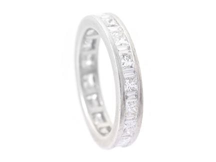ANELLO FULL ETERNITY, oro bianco 18 carati, 18 dia