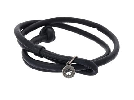 OLE LYNGGAARD, pulsera, Sweet Drops, cuero negro, 