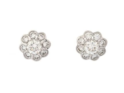 EARRINGS, 18K white gold, 18 brilliant cut diamond