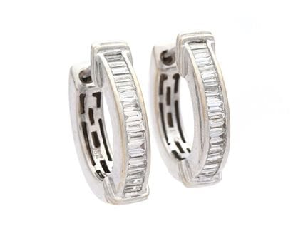 EARRINGS, 18K white gold, 32 baguette cut diamonds