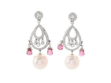 STRÖMDAHLS, earrings, 18K gold, South sea pearls a