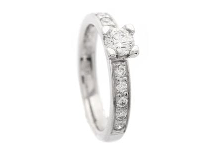 RING, 18K white gold, 11 brilliant cut diamonds 0,