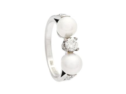 RING, 18K white gold, natural freshwater pearls 6,