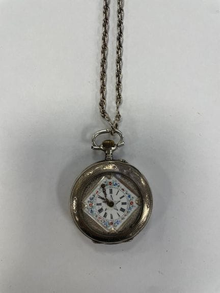 Taschenuhr aus 800/°°-Silber mit fein ziseliertem 