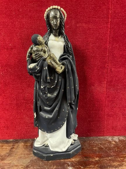 Virgin and Child in painted plaster with gold high