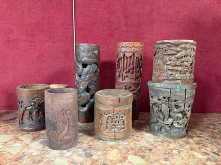 CINA
Set di otto portapennelli
In legno intagliato
