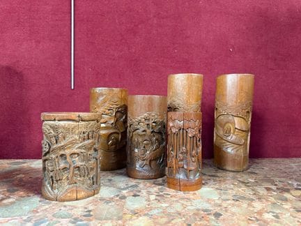 CINA
Set di sei portapennelli
In legno intagliato
