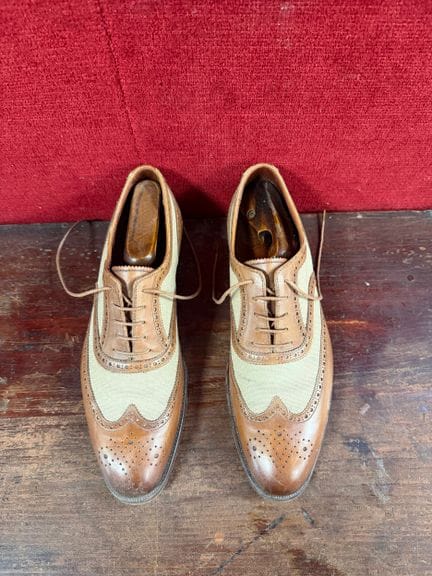 CROCKETT &amp; JONES 
一双驼色皮革与米色织物材质的鞋子 
尺码 40 
现状