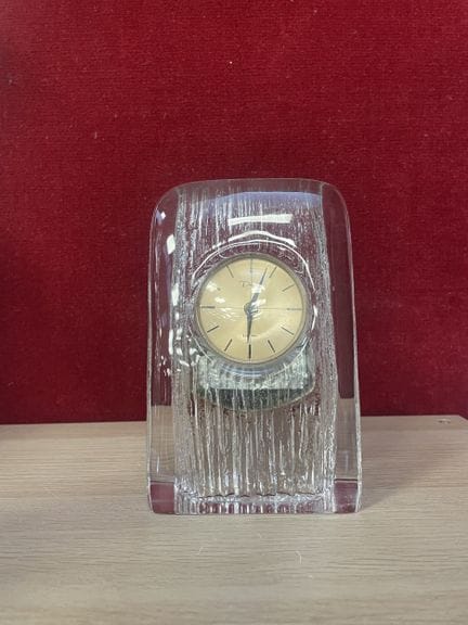 DAUM 
Orologio da tavolo in cristallo, quadrante c